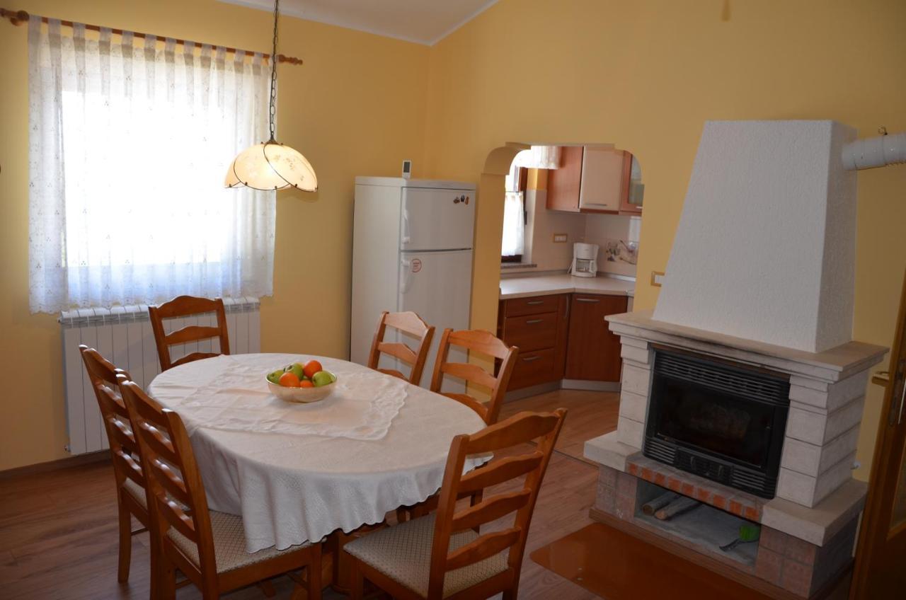 Villa Fragola - Holiday House With Large Garden Tinjan المظهر الخارجي الصورة